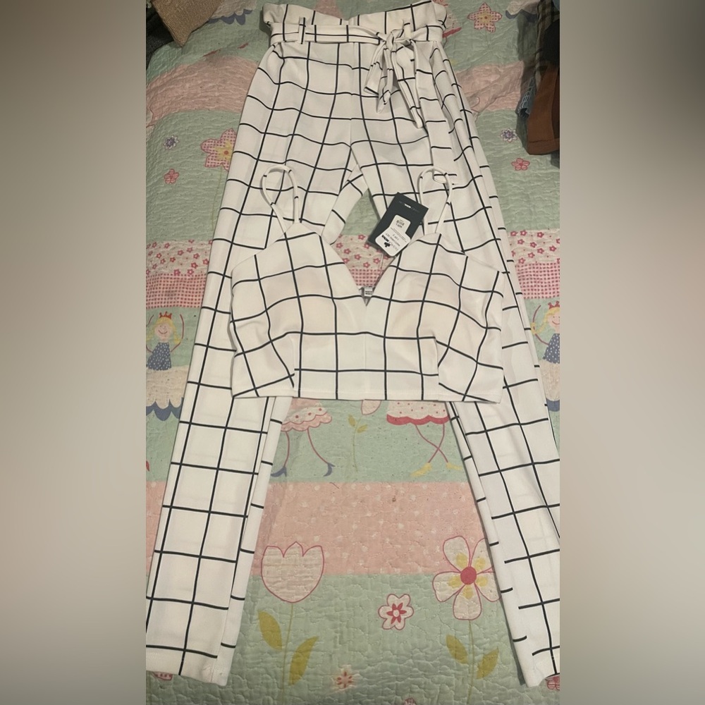 Women's White and Black Grid Pattern top & pants - Picture 1 of 2
